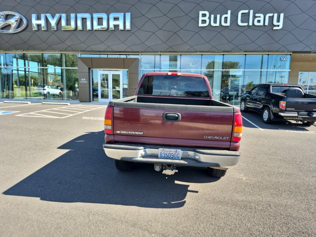 Used 2001 Chevrolet Silverado 2500 LS w/ Firm Ride Suspension Pkg AWD/4WD image 8