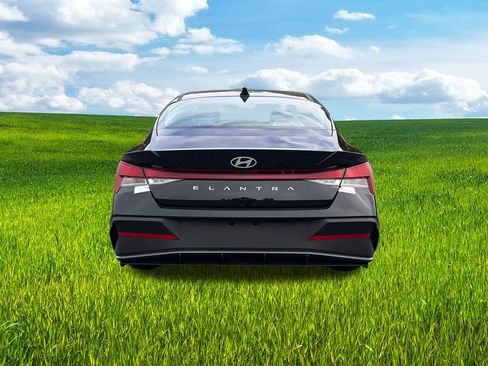 New 2026 Hyundai Elantra SE image 5