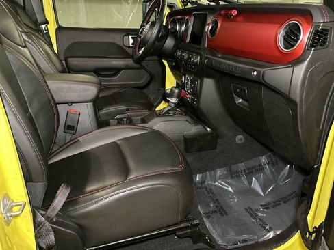 Used 2023 Jeep Wrangler Unlimited Rubicon w/ Cold Weather Group AWD/4WD image 10