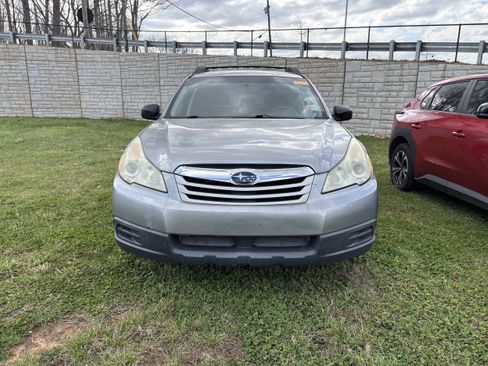 Used 2011 Subaru Outback 2.5i w/ Popular Equipment Group 1B image 2