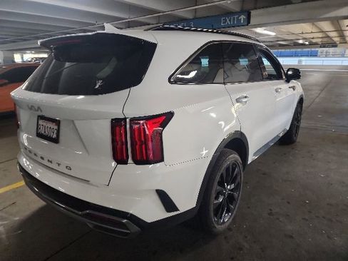 Certified 2022 Kia Sorento SX AWD/4WD image 3