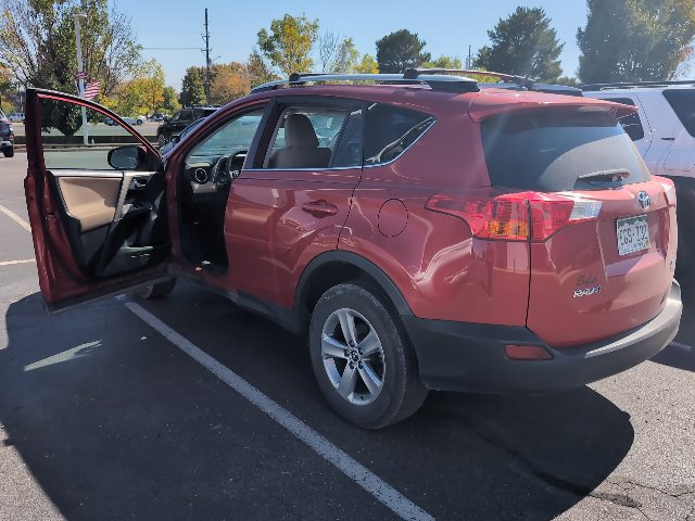 Used 2015 Toyota RAV4 XLE AWD/4WD image 4