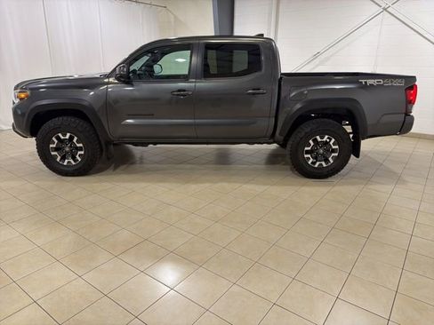 Used 2019 Toyota Tacoma TRD Off-Road w/ Technology Package AWD/4WD image 2