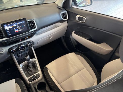 Used 2025 Hyundai Venue SEL FWD image 35