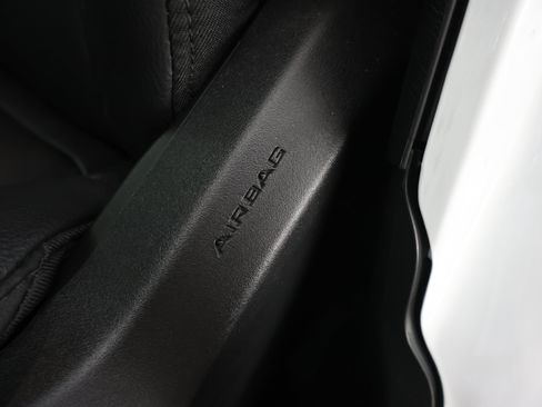 Used 2025 Jeep Wrangler Unlimited Sahara AWD/4WD image 40