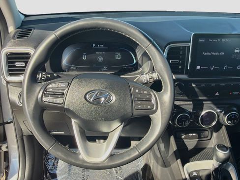 Used 2025 Hyundai Venue SEL FWD image 18