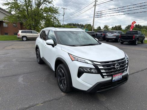 Used 2024 Nissan Rogue SV w/ SV Premium Package AWD/4WD image 7