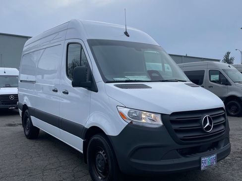 Used 2025 Mercedes-Benz Sprinter 2500 image 10