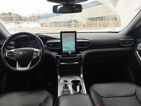 Used 2022 Ford Explorer Limited w/ Limited Technology Package image 12