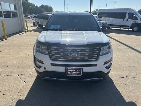Used 2016 Ford Explorer XLT w/ Equipment Group 201A AWD/4WD image 22
