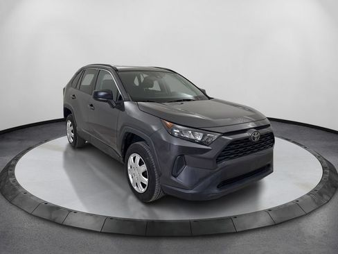 Used 2019 Toyota RAV4 LE FWD image 3