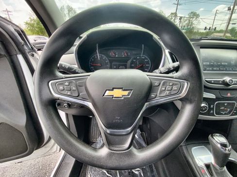 Used 2018 Chevrolet Equinox LS FWD image 11