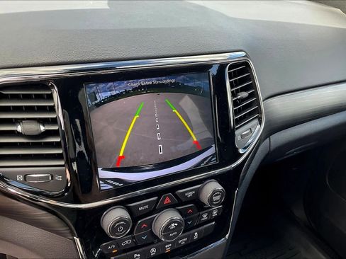 Used 2019 Jeep Grand Cherokee Altitude image 26
