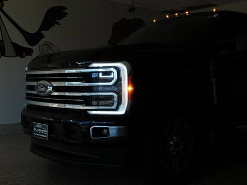 Used 2023 Ford F250 Limited w/ FX4 Off-Road Package image 19