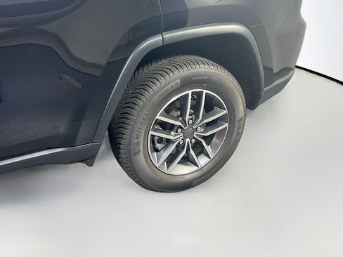 Used 2022 Jeep Grand Cherokee Limited image 30