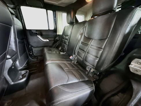 Used 2018 Jeep Wrangler Unlimited Rubicon w/ Cold Weather Group AWD/4WD image 25