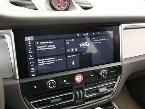Certified 2022 Porsche Macan S AWD/4WD image 21