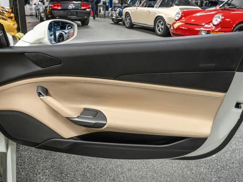 Used 2018 Ferrari 488 Spider image 33