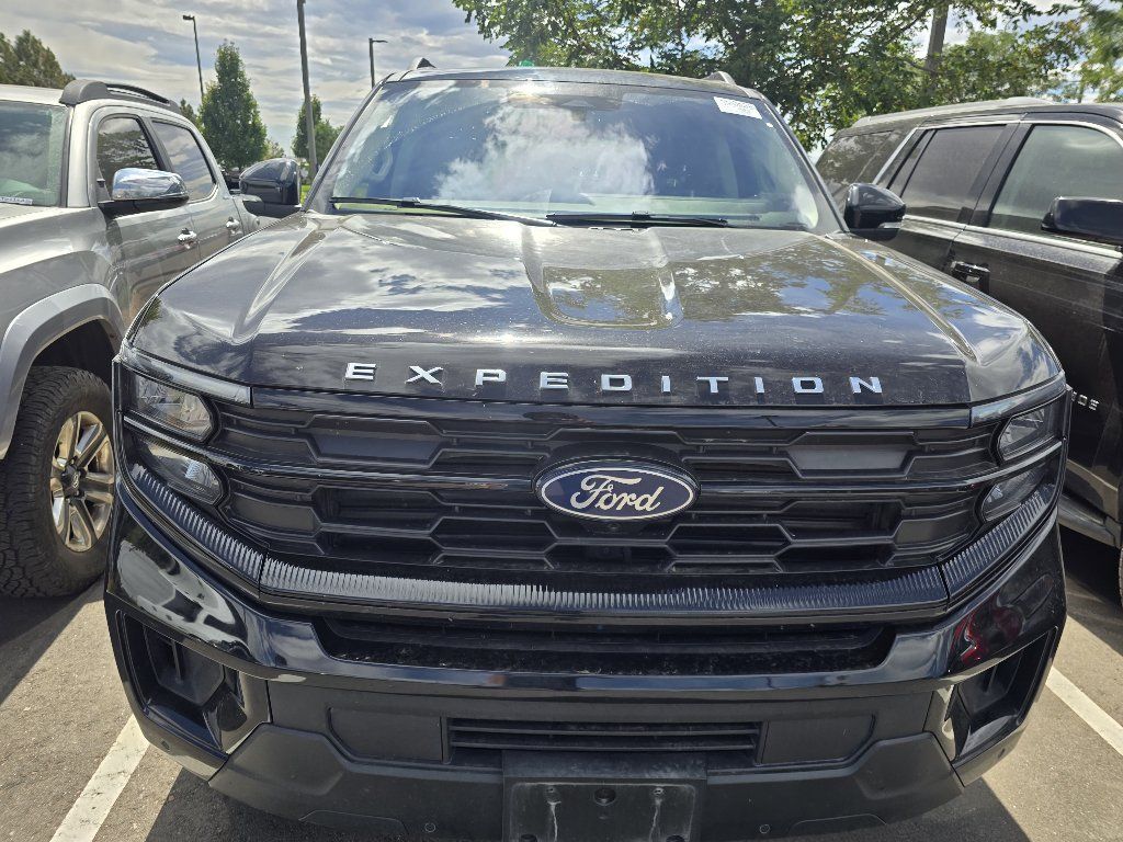 Used 2025 Ford Expedition Max Active AWD/4WD image 6