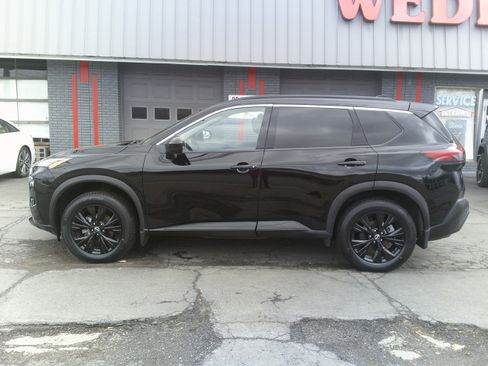 Used 2023 Nissan Rogue SV w/ SV Premium B Package image 2