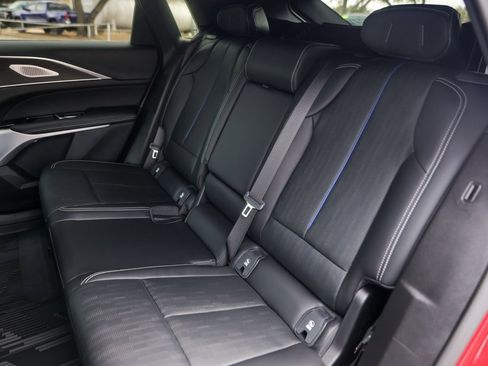 Used 2025 Cadillac Lyriq Luxury image 24