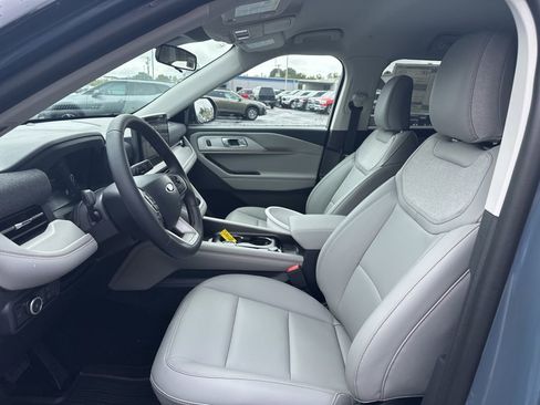 New 2025 Ford Explorer Active w/ Active Comfort Package image 15