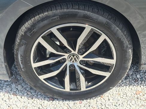 Used 2025 Volkswagen Jetta SE FWD image 31