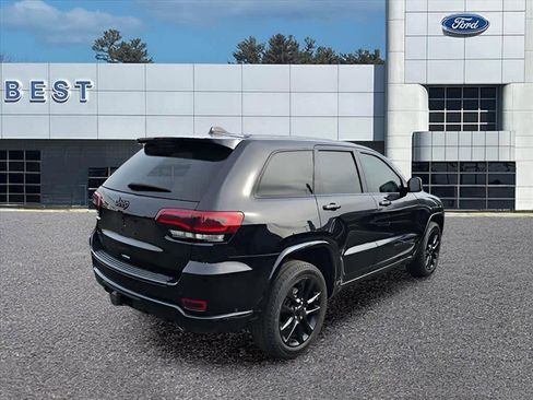 Used 2017 Jeep Grand Cherokee Altitude AWD/4WD image 3