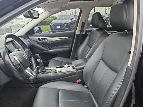 Used 2020 INFINITI Q50 Luxe w/ Essential Package (3.0T Luxe) AWD/4WD image 3