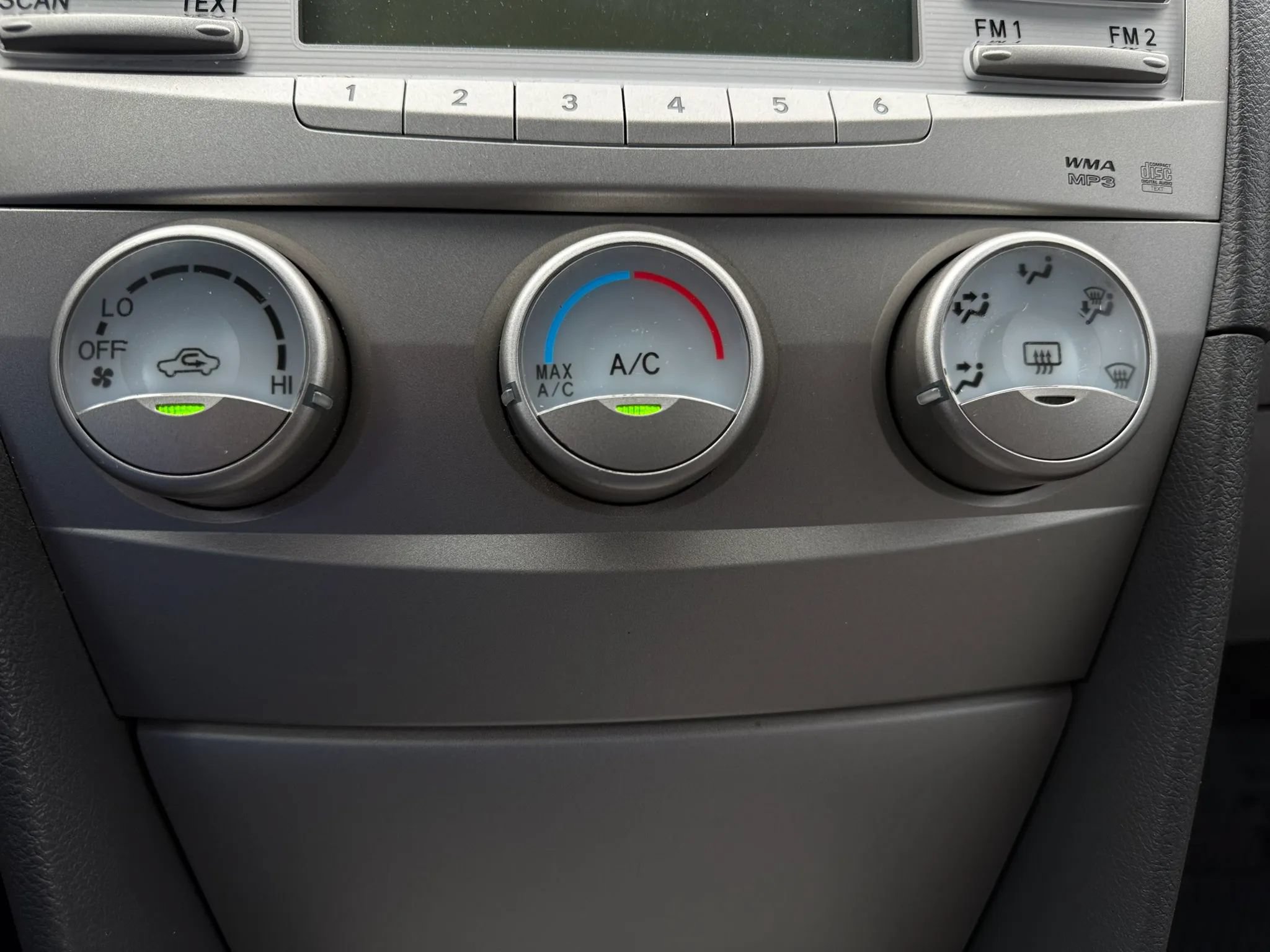 Used 2010 Toyota Camry LE FWD image 16