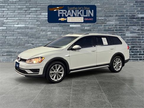 Used 2017 Volkswagen Golf Alltrack SE image 1