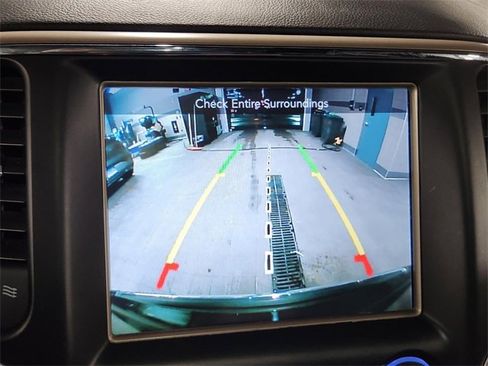 Used 2017 Jeep Grand Cherokee Overland image 13