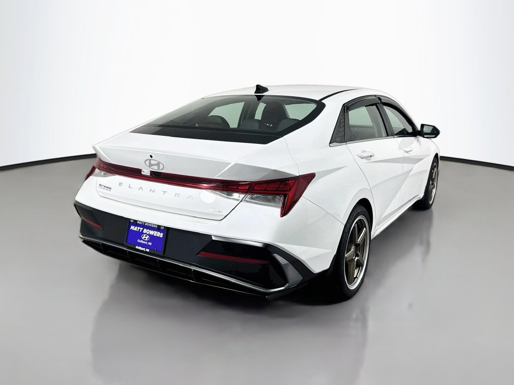 Certified 2025 Hyundai Elantra Limited FWD image 5