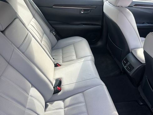 Used 2017 Lexus ES 300h image 19
