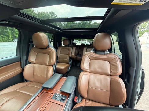 Used 2023 Lincoln Navigator Reserve AWD/4WD image 22