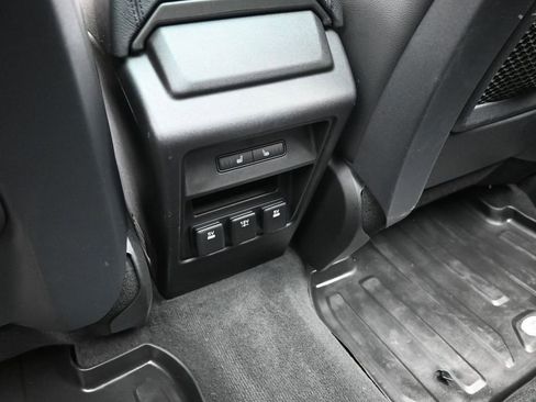 Used 2015 Land Rover Discovery Sport HSE image 25