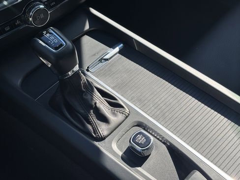 Used 2018 Volvo XC60 T5 Momentum w/ Protection Package Premier image 12