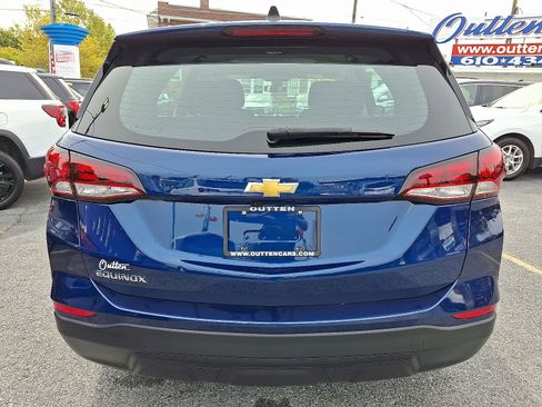 Used 2022 Chevrolet Equinox LS image 3