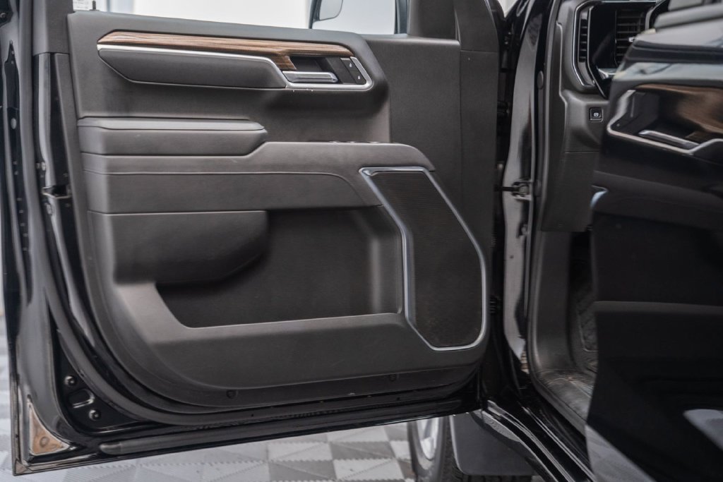 Used 2025 Chevrolet Silverado 1500 LT AWD/4WD image 41