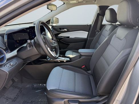Certified 2025 Chevrolet Trax LT w/ Driver Confidence Package FWD image 9