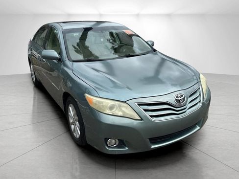 Used 2011 Toyota Camry XLE image 1