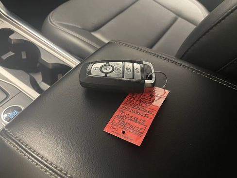 Used 2022 Ford Explorer XLT w/ Equipment Group 202A image 16