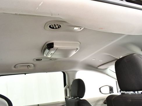 Used 2018 Chrysler Pacifica Touring Plus w/ Tire & Wheel Group FWD image 18