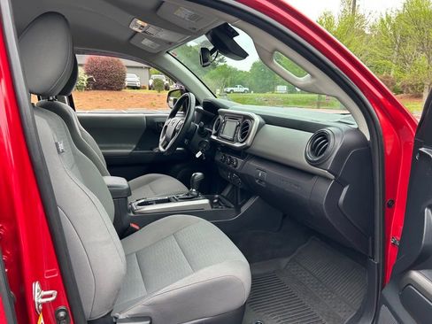Used 2018 Toyota Tacoma SR5 RWD image 42