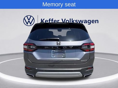 Used 2025 Honda Pilot Touring image 4