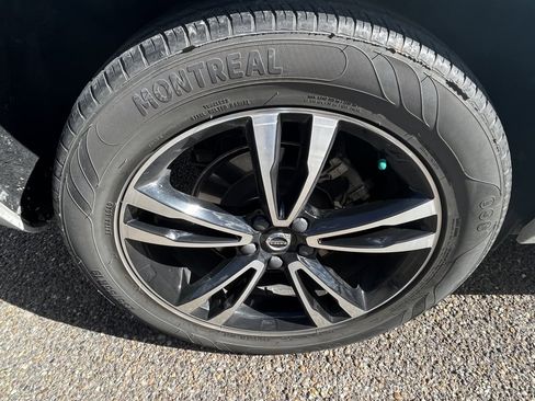 Used 2021 Volvo XC60 T5 Momentum image 8