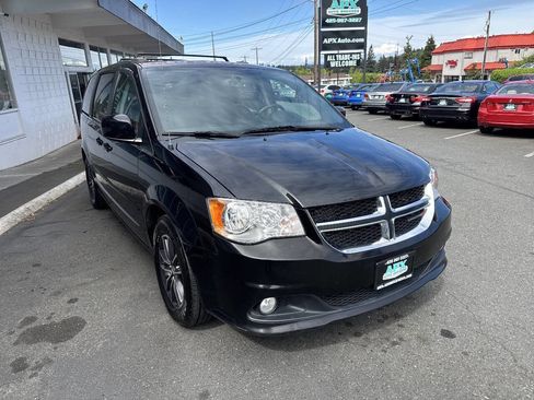 Used 2017 Dodge Grand Caravan SXT FWD image 9