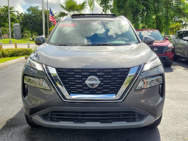 Used 2023 Nissan Rogue SV w/ SV Premium B Package FWD image 2