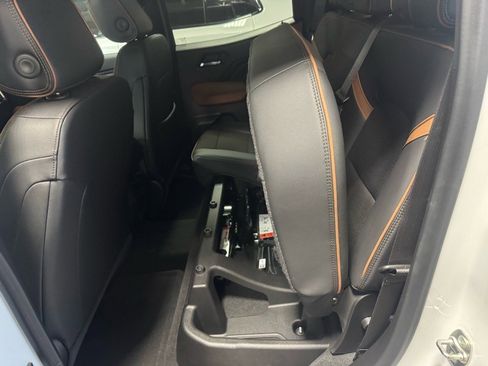 Used 2024 GMC Canyon AT4 w/ Technology Package image 12