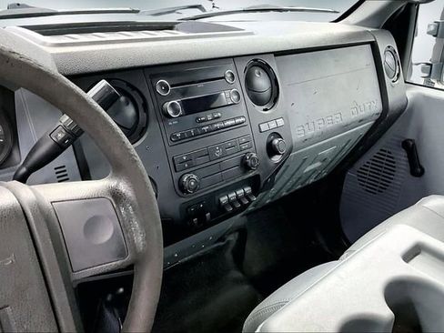 Used 2015 Ford F550 4x4 Regular Cab Super Duty image 9